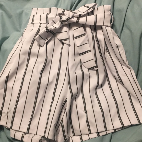 White stripped shorts - Picture 1 of 2
